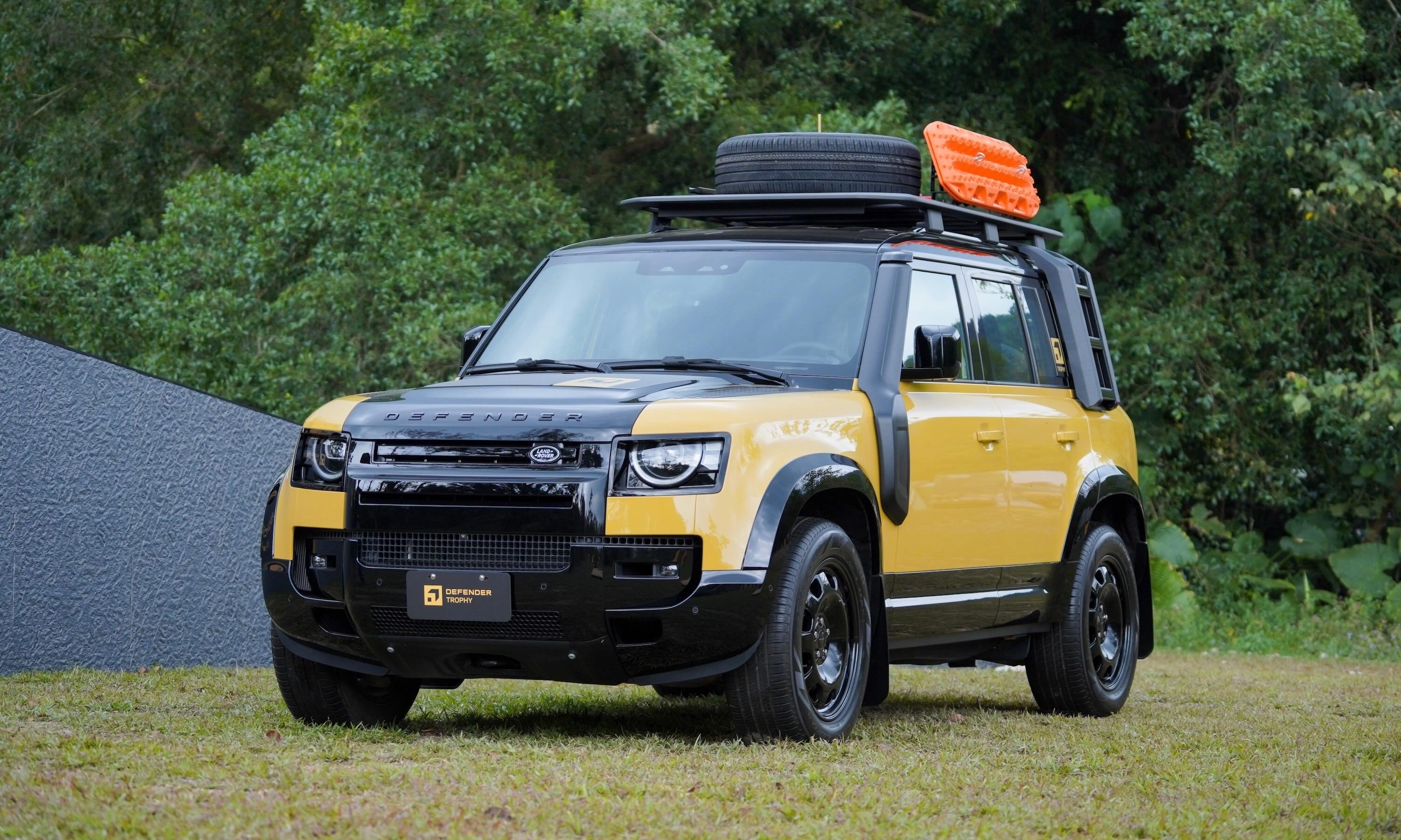 Chi tiết SUV địa hình Defender 110 Trophy Edition
