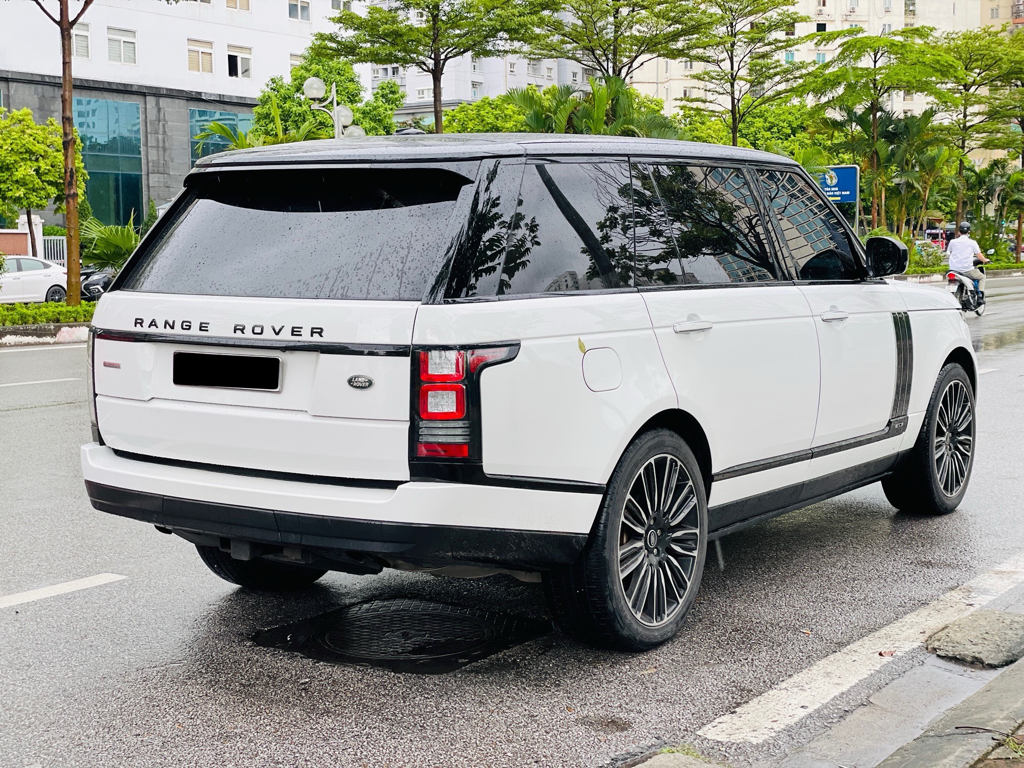 https://landrovervietnam.vn/z5020643944065_66965ecc67a01bedc76e8a9fe2848924