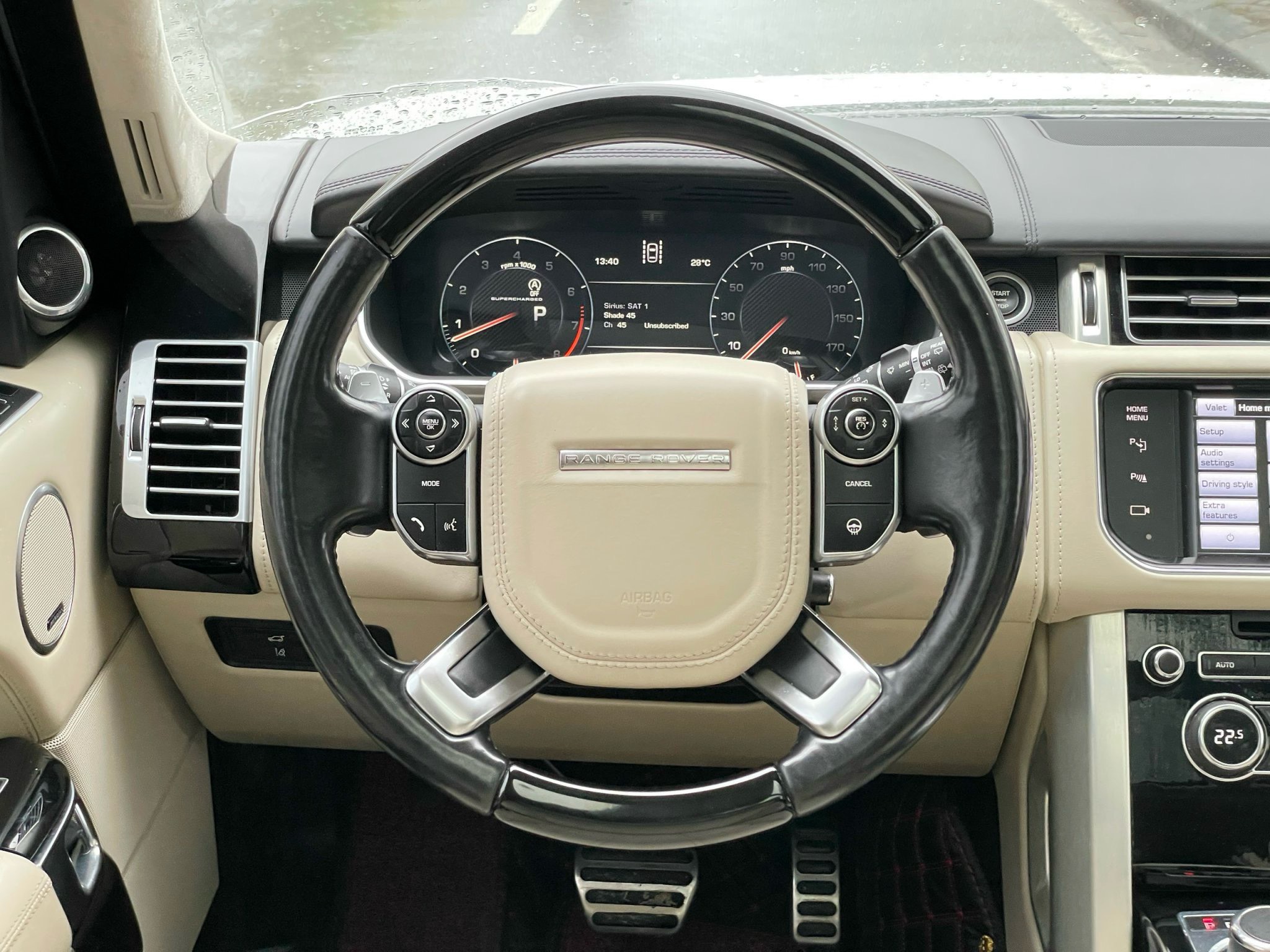 https://landrovervietnam.vn/z5020644140011_becf9cf7b0d1fcc6f4280932ef7f92a4