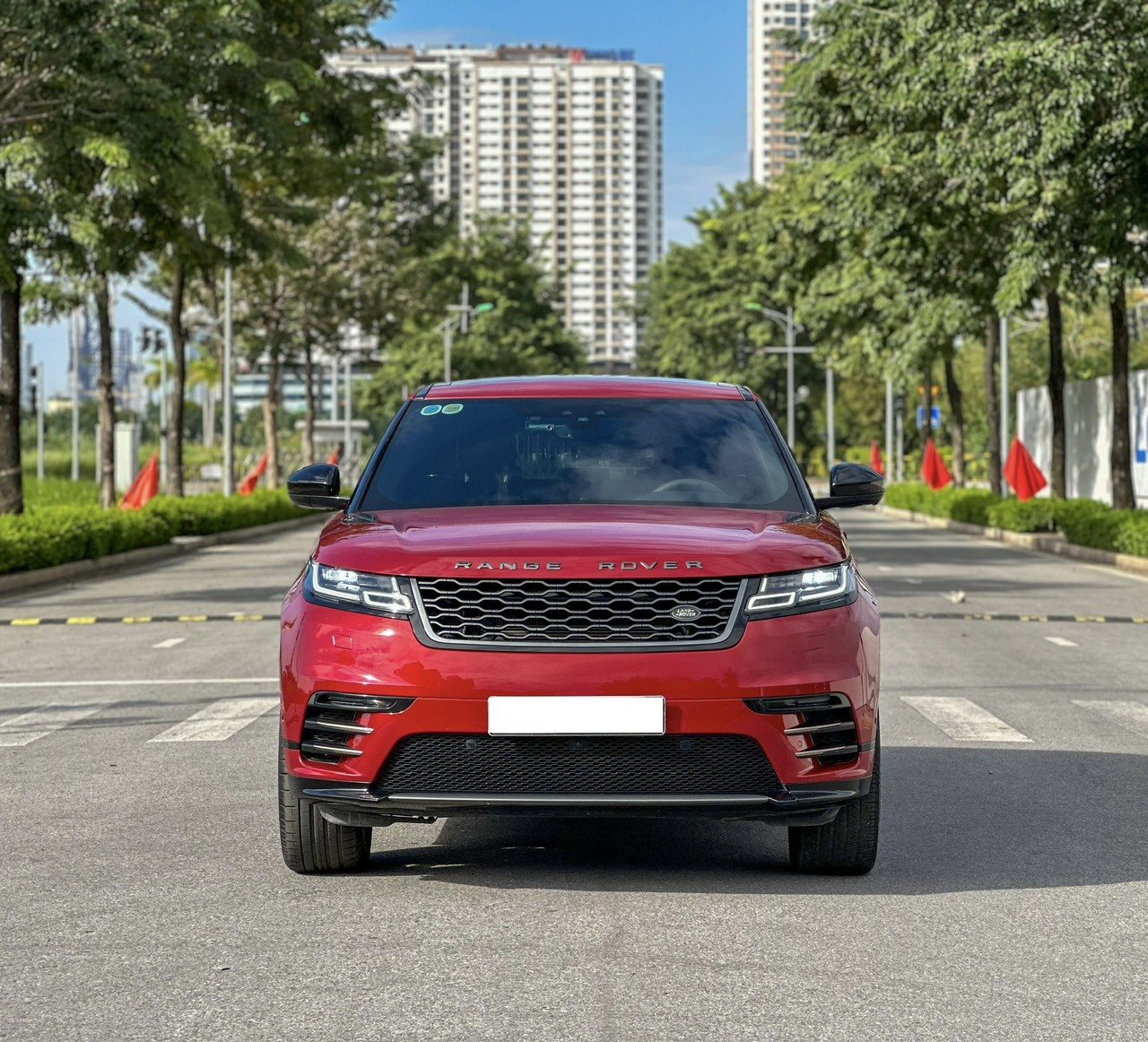 https://landrovervietnam.vn/z5247663594874_b8635606a00e7e843f4870ad86b8b8ac