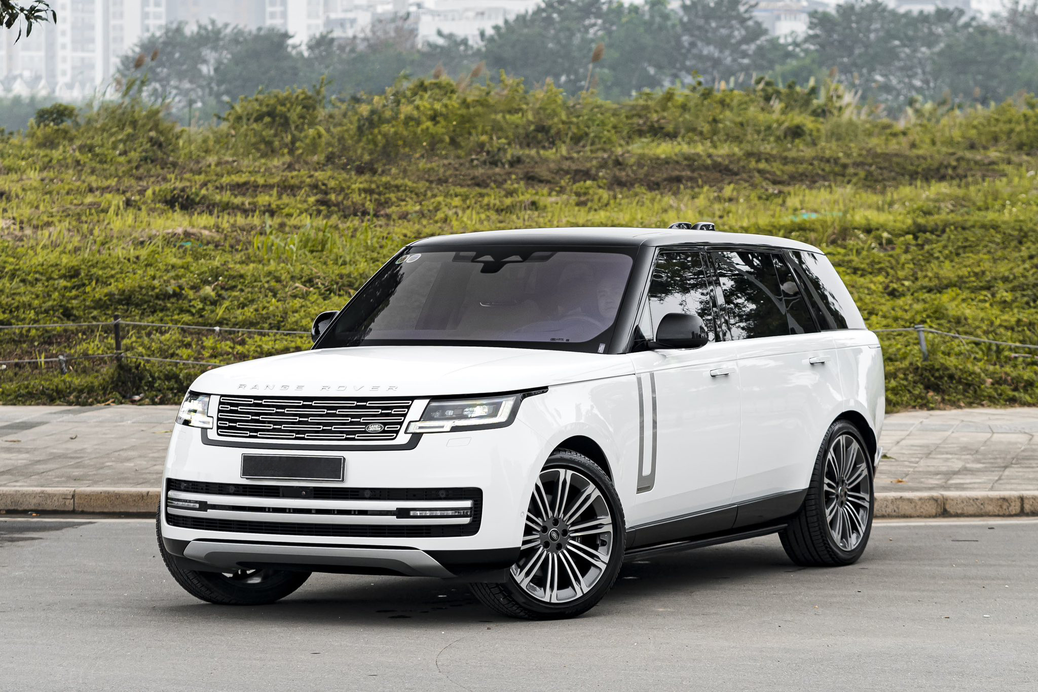 https://landrovervietnam.vn/495894214_4184833635174529_415401725463452314_n