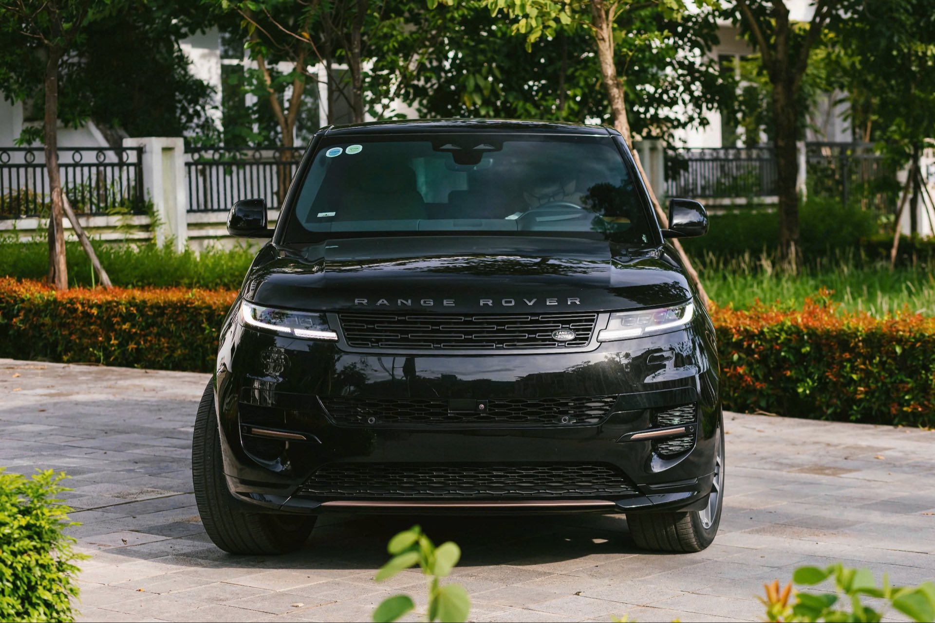 https://landrovervietnam.vn/528289236_1154612053171016_1523959672654918318_n