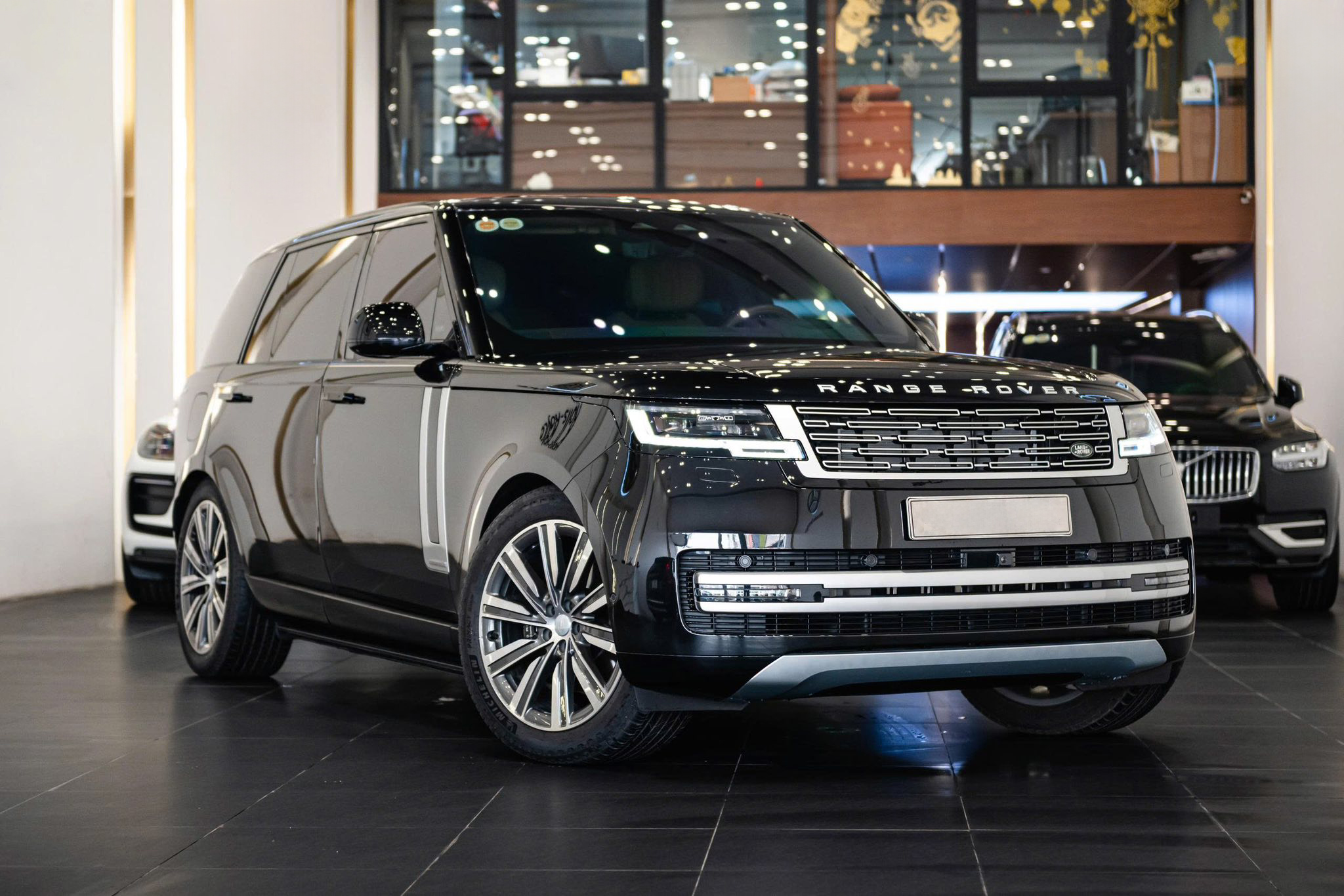 Range Rover Autobiography LWB PHEV 2025