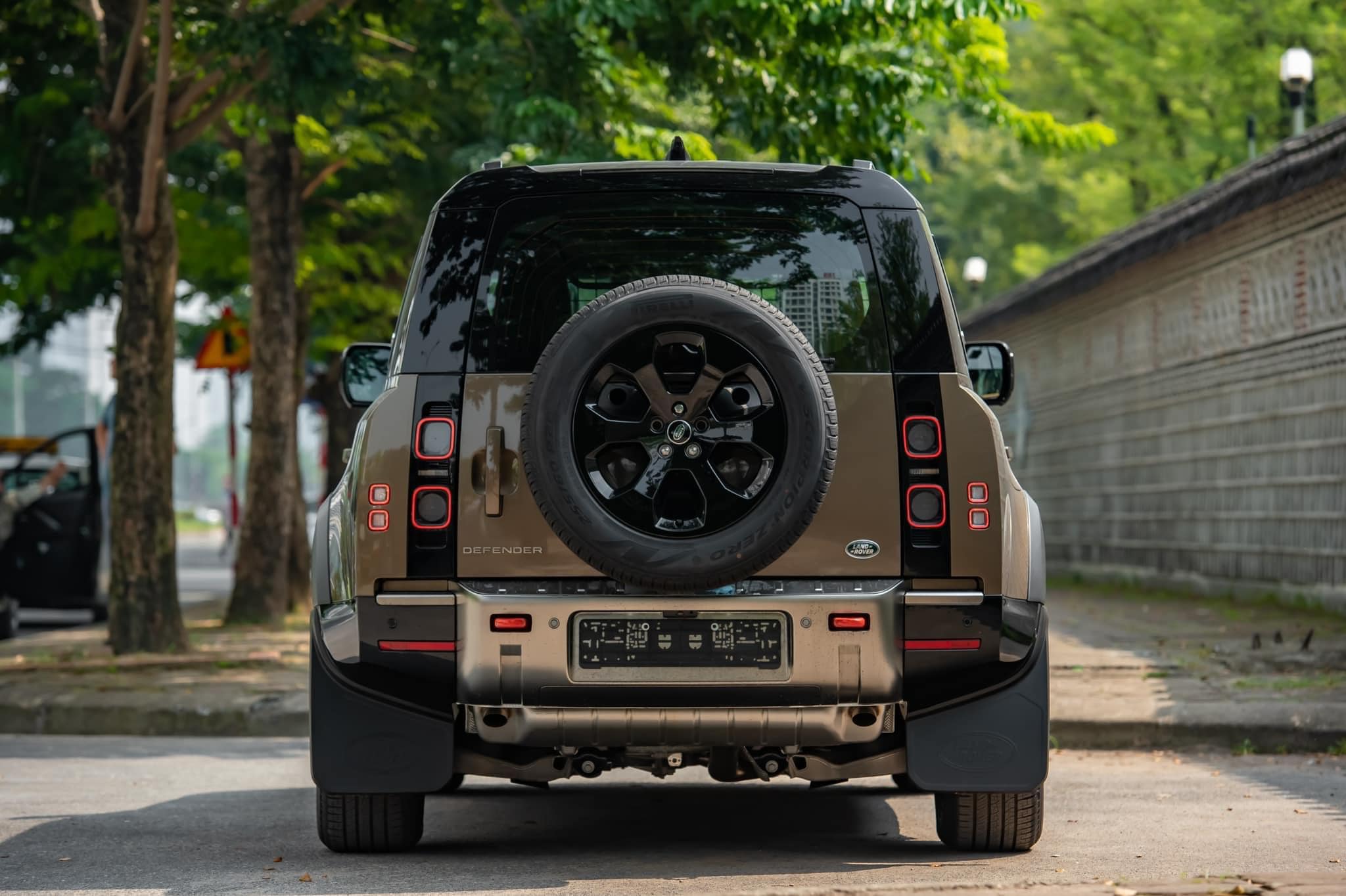 https://landrovervietnam.vn/Land-Rover-Defender-110X-P400-3.0L-2024-19.jpeg