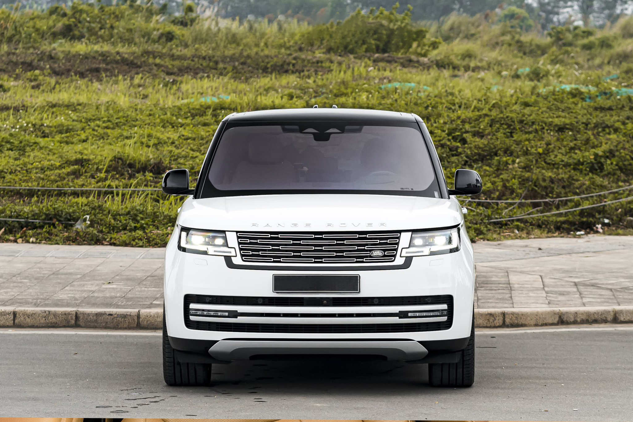 https://landrovervietnam.vn/Range-Rover-SE-LWB-2023-01