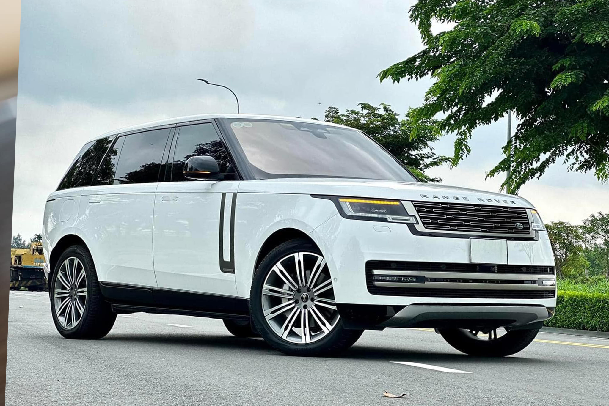 https://landrovervietnam.vn/Range-Rover-SE-LWB-2023-25