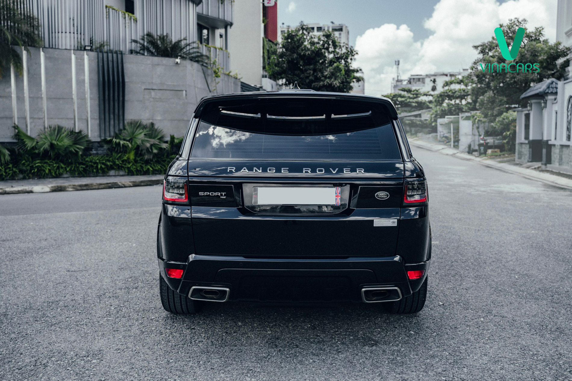 https://landrovervietnam.vn/Range-Rover-Sport-HSE-Dynamic-2019-07