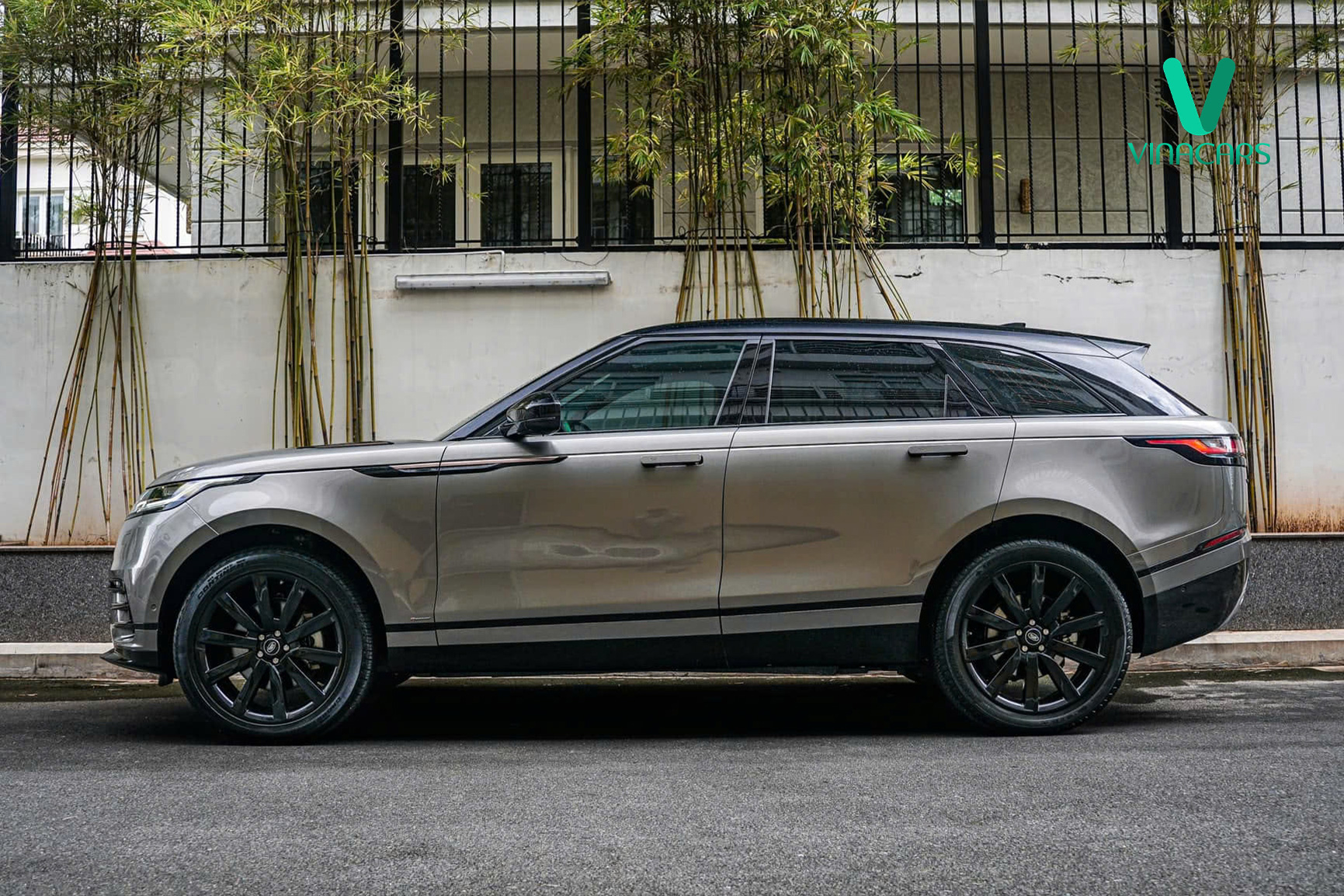 https://landrovervietnam.vn/Range-Rover-Velar-R-Dynamic-P300-SE-2018-16