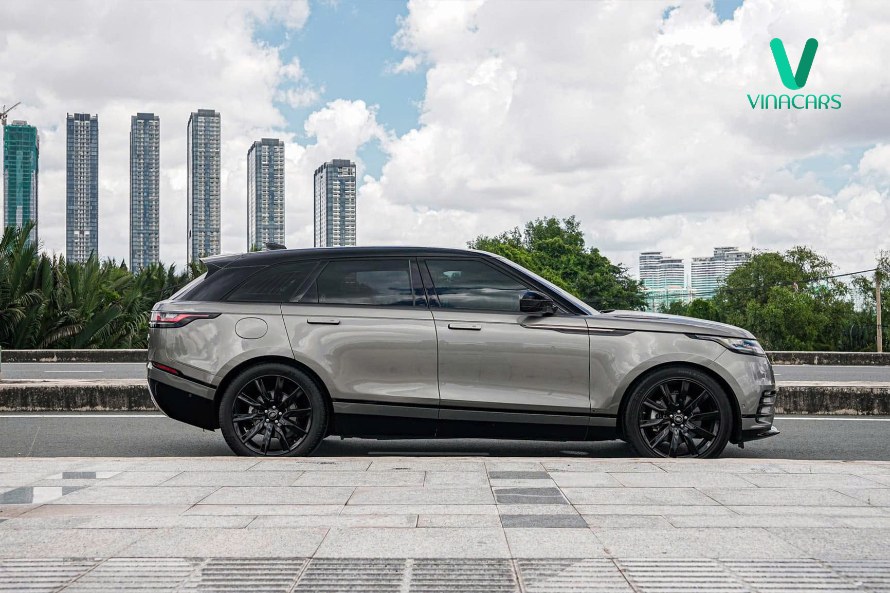 https://landrovervietnam.vn/Range-Rover-Velar-R-Dynamic-P300-SE-2018-19