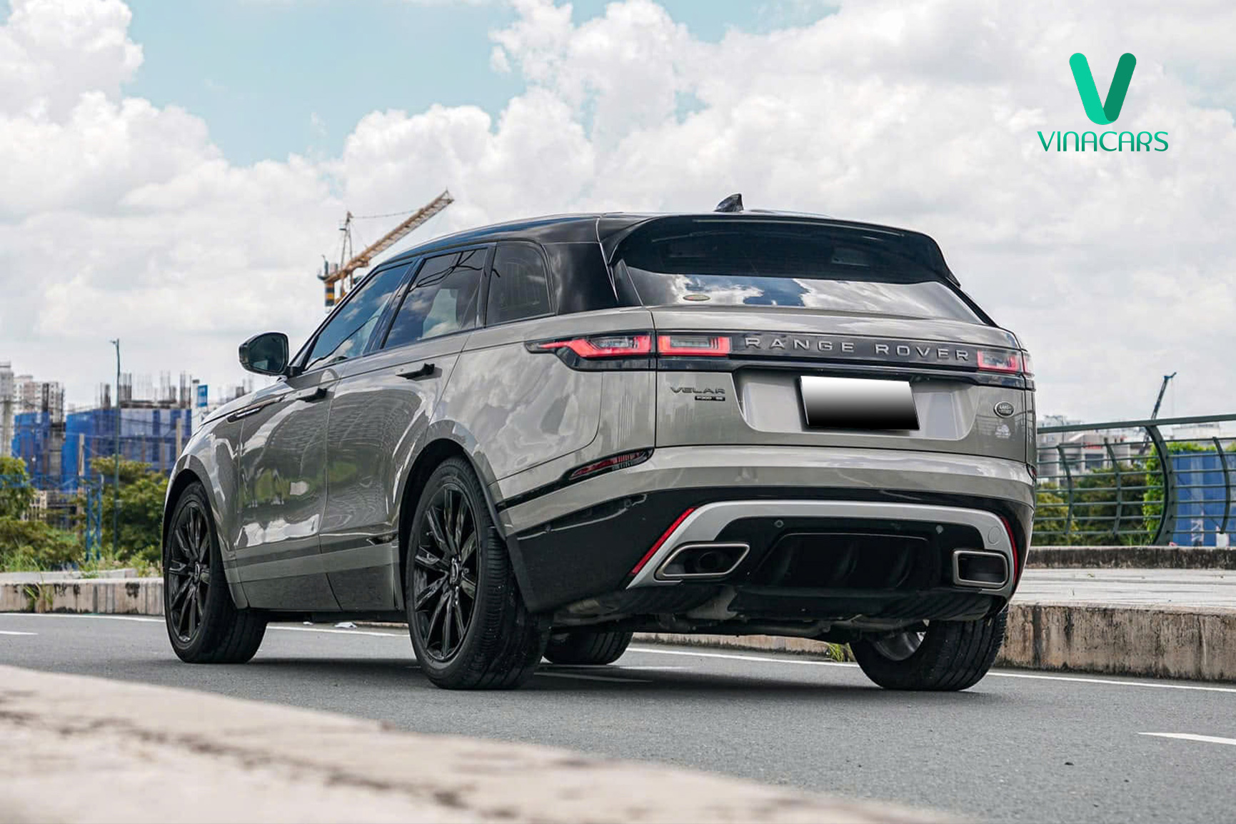 https://landrovervietnam.vn/Range-Rover-Velar-R-Dynamic-P300-SE-2018-35