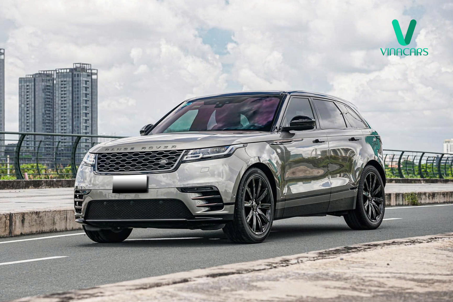 https://landrovervietnam.vn/Range-Rover-Velar-R-Dynamic-P300-SE-2018-41