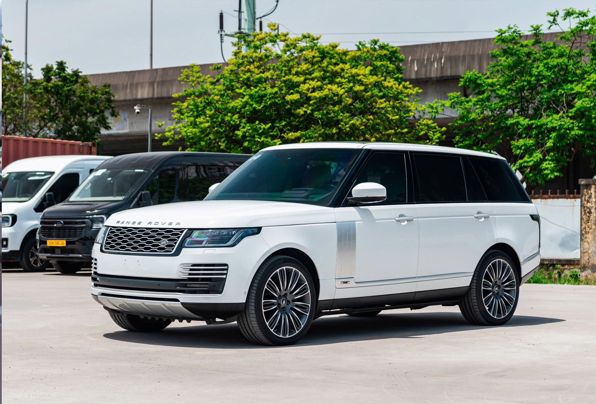 https://landrovervietnam.vn/range-rover-autobiography-p400-lwb-2020-trang-nau-05