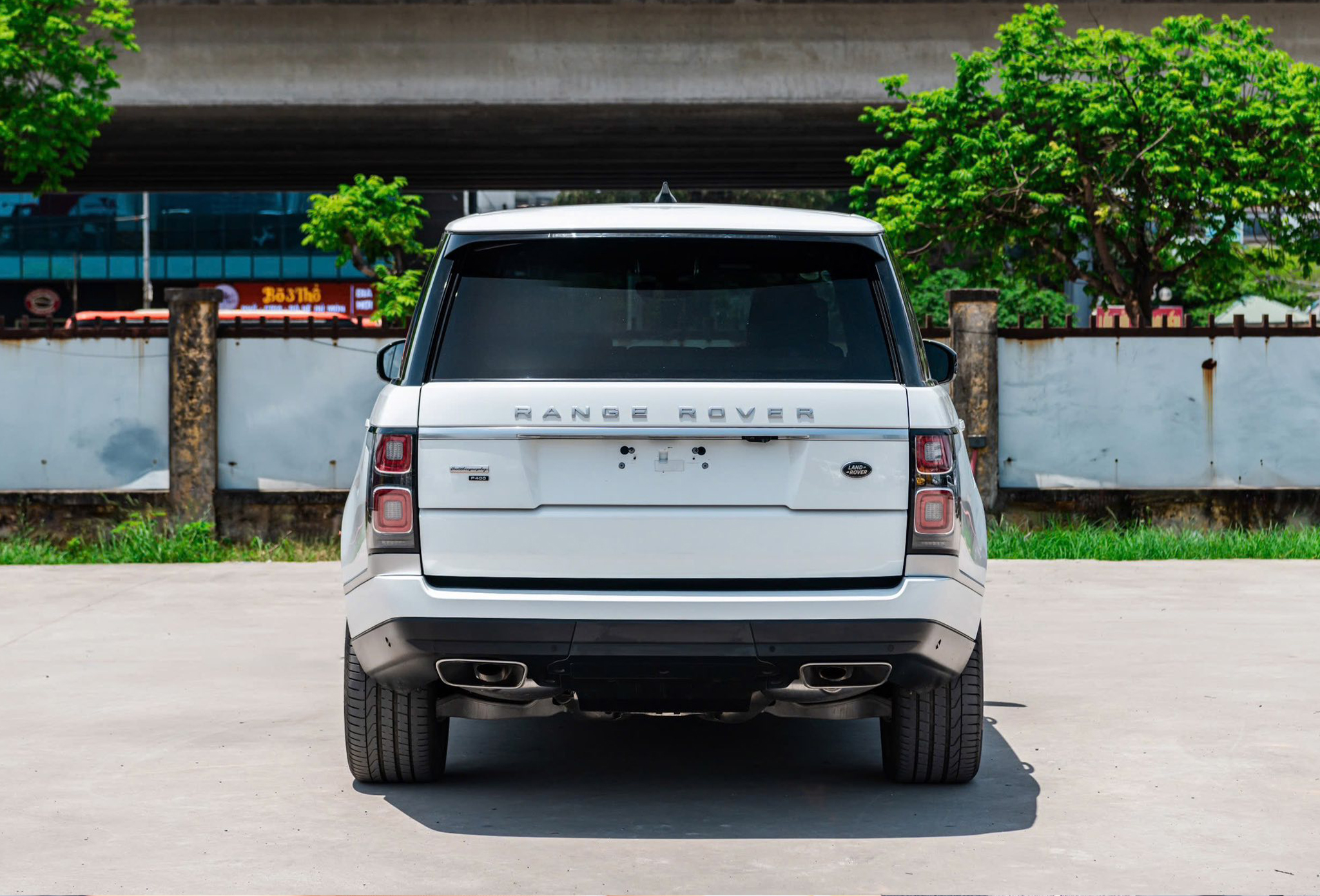 https://landrovervietnam.vn/range-rover-autobiography-p400-lwb-2020-trang-nau-08