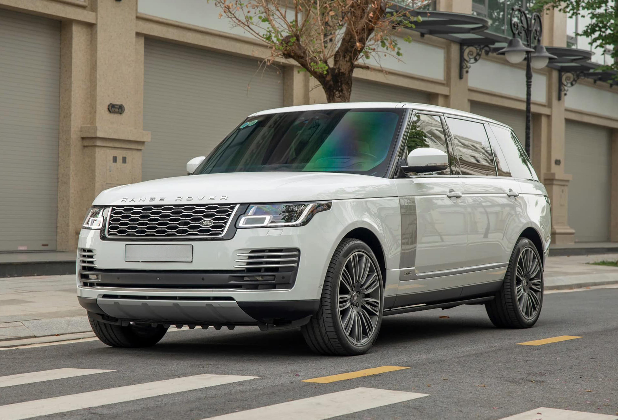 https://landrovervietnam.vn/range-rover-autobiography-p400-lwb-2020-trang-nau-38