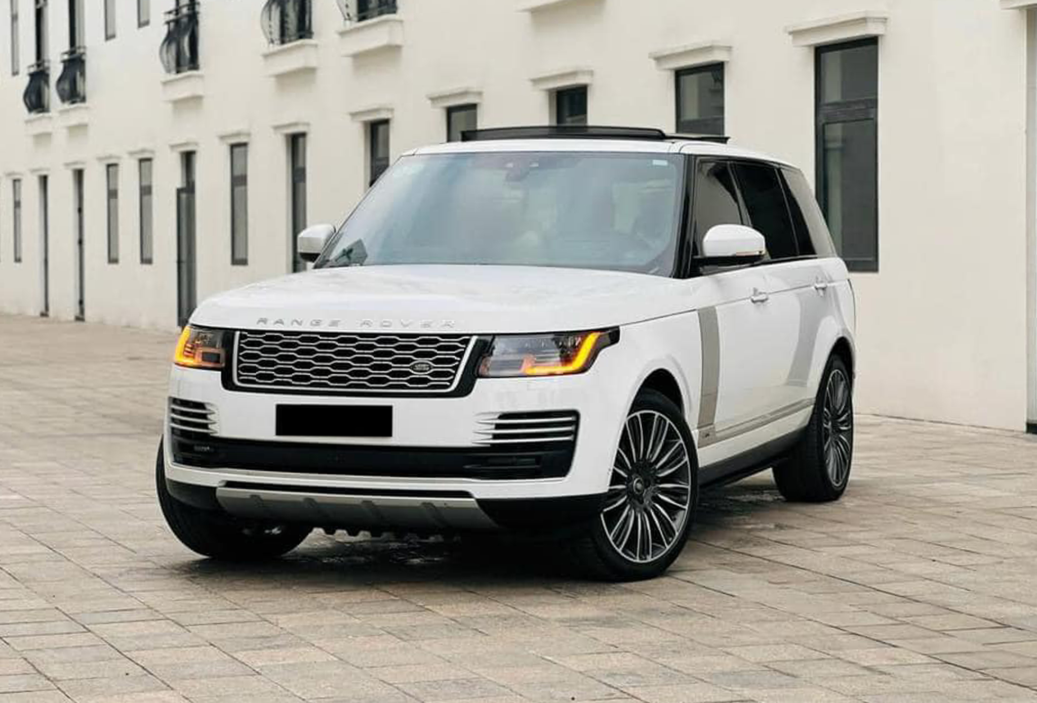 https://landrovervietnam.vn/range-rover-autobiography-p400-lwb-2020-trang-nau-40