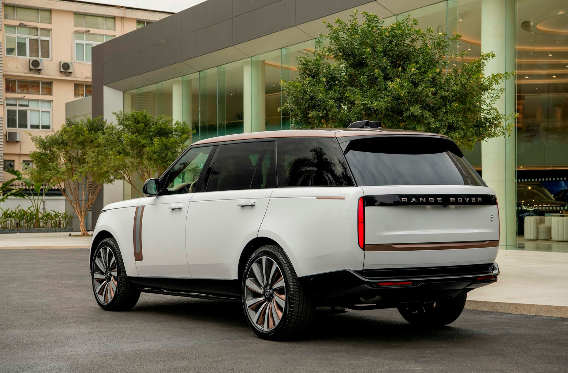 https://landrovervietnam.vn/range-rover-sv-lwb-p615-2025-30