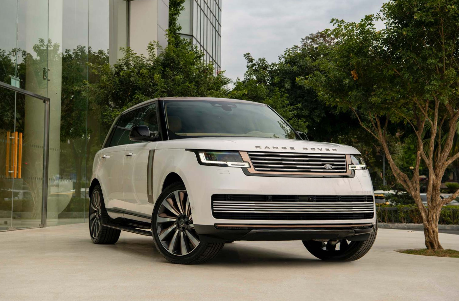 https://landrovervietnam.vn/range-rover-sv-lwb-p615-2025-44